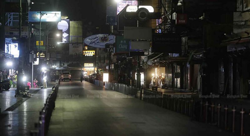 Bars in three Bangkok districts shut