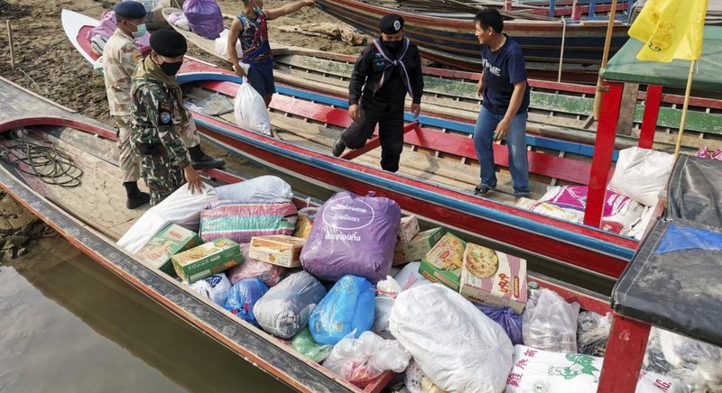 Army delivers donated aid to fleeing Karen