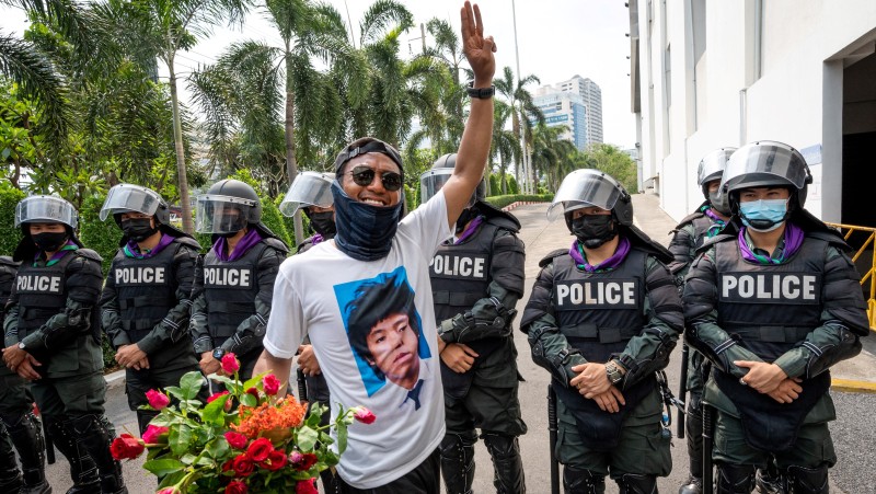 Activists Somyot, Pai Dao Din walk free on bail