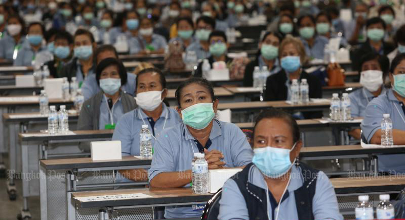 ‘Thais, not expats’ get jab priority