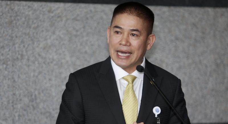 Heads roll after censure debate