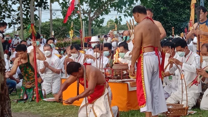 Vegetarian Festival continues as devotees from spiritual home Kathu Shrine take to the streets