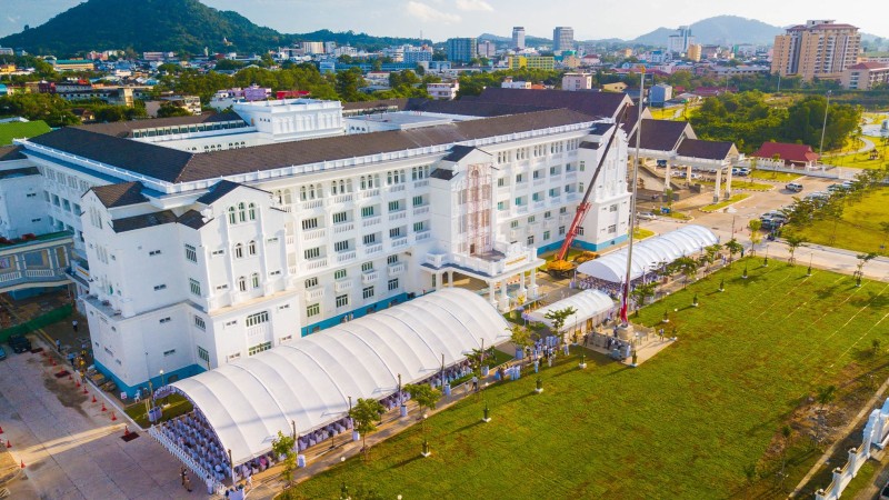 New Phuket Provincial Hall blessed with Garuda installation