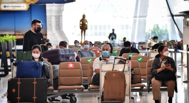 Prayut mulls easing COVID travel rules