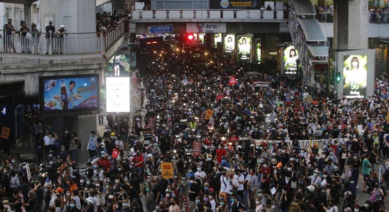 Protester shot in chest at Bangkok rally