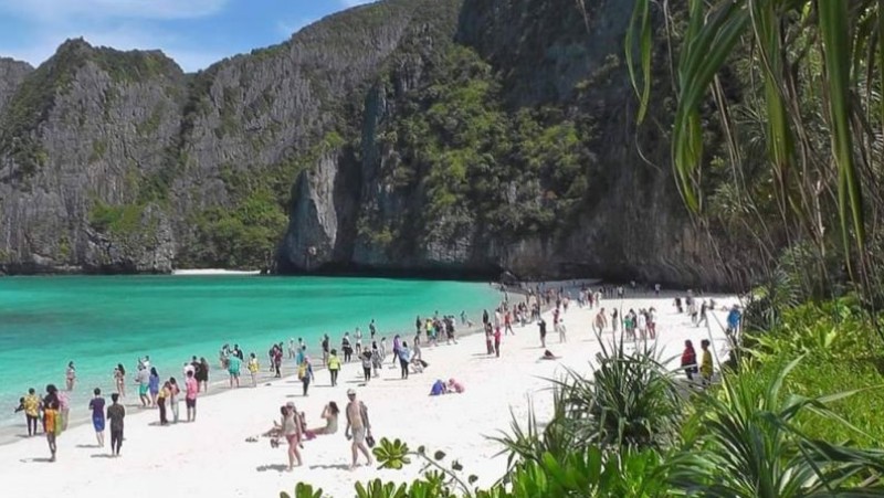 Tourists return to Maya Bay
