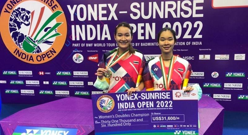 Busanan and doubles pair win titles