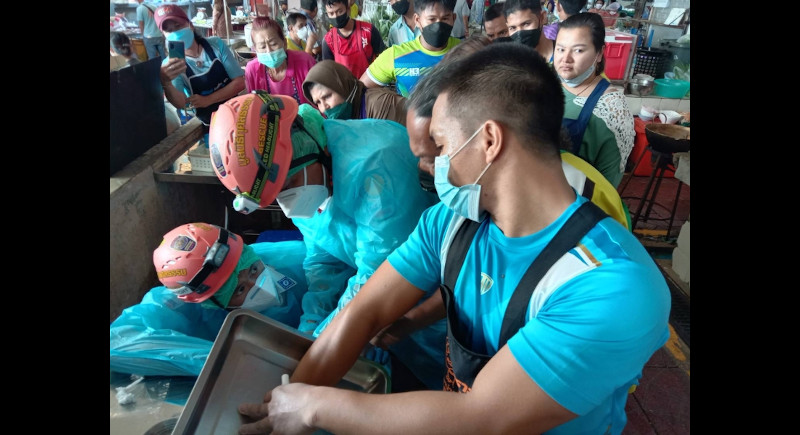 Phuket Town vendor gets hand caught in meat grinder