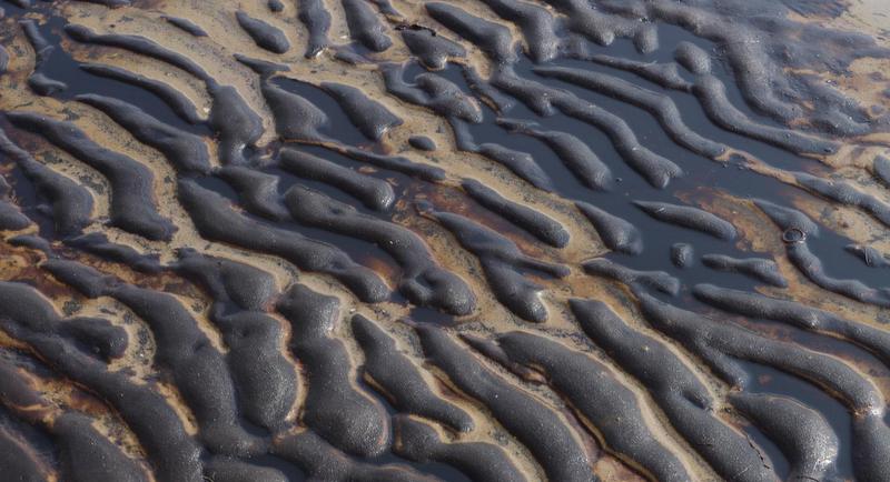 Concern as oil slick moves to Samet