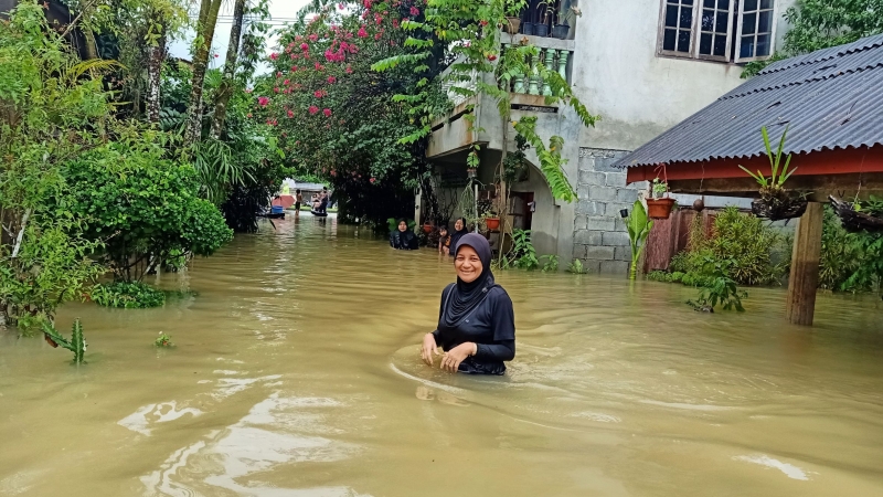 Days of rain trigger floods in Narathiwat