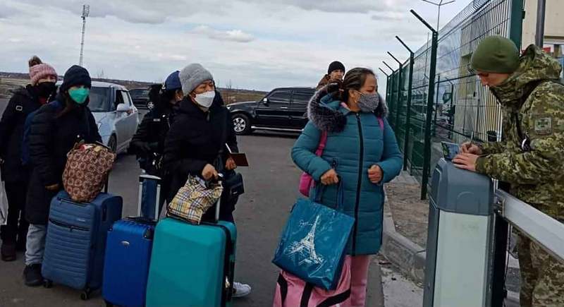 Ninety-nine Thais have left Ukraine, about 50 close behind