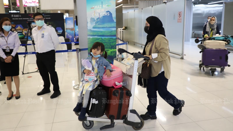 Hotels, hospitals urged to give travellers refunds