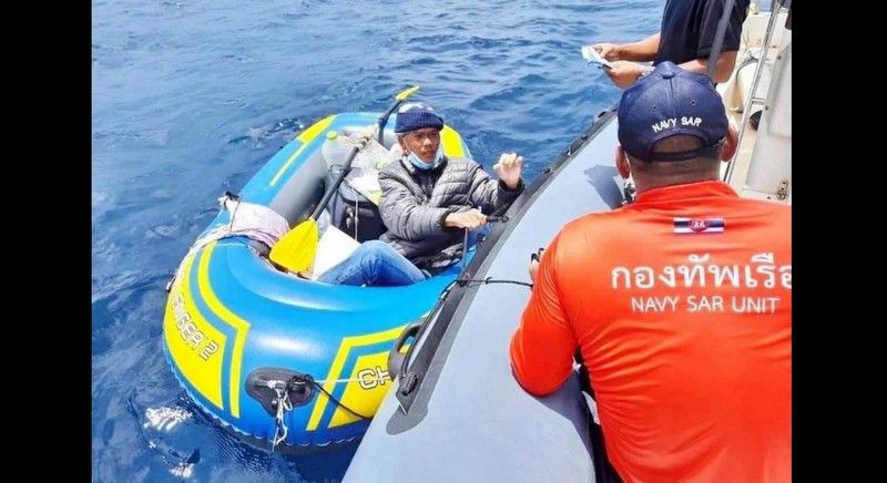 Vietnamese man rents rubber raft, tries paddling to India