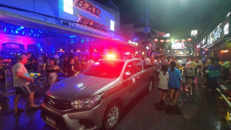 Bangla Songkran water fights continue, despite police presence