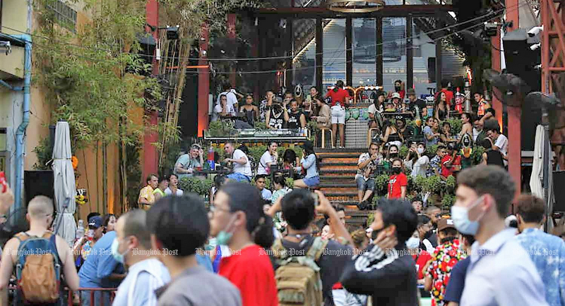 Longer drinking hours at eateries as COVID controls ease