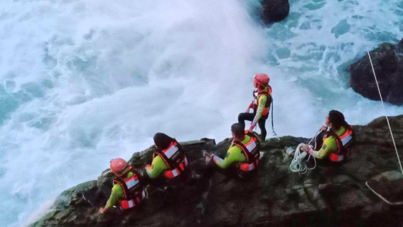 Man falls from rocks at Banana Beach, believed drowned