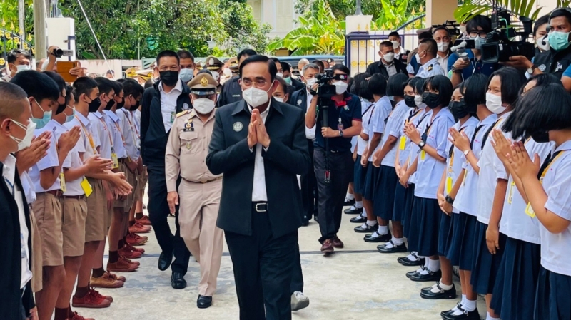 Prayut oversees Phuket school MoU to boost English skills