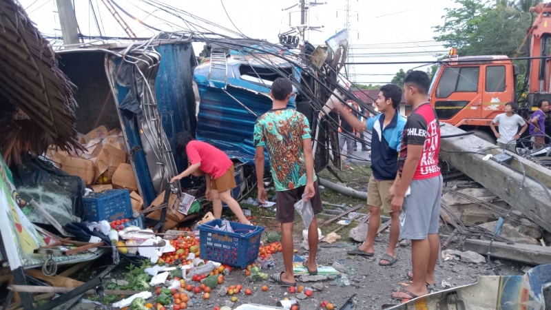 Driver killed as fruit truck hits power pole
