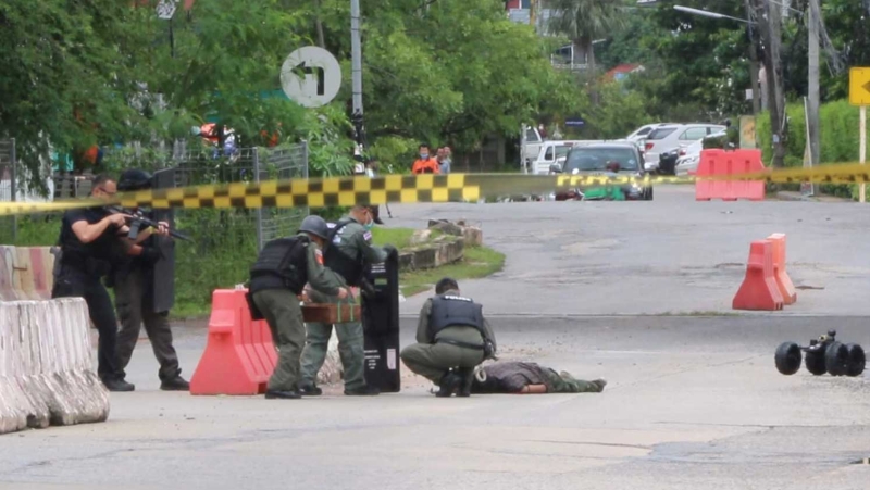 Hostage-taker shot in shoulder, woman rescued