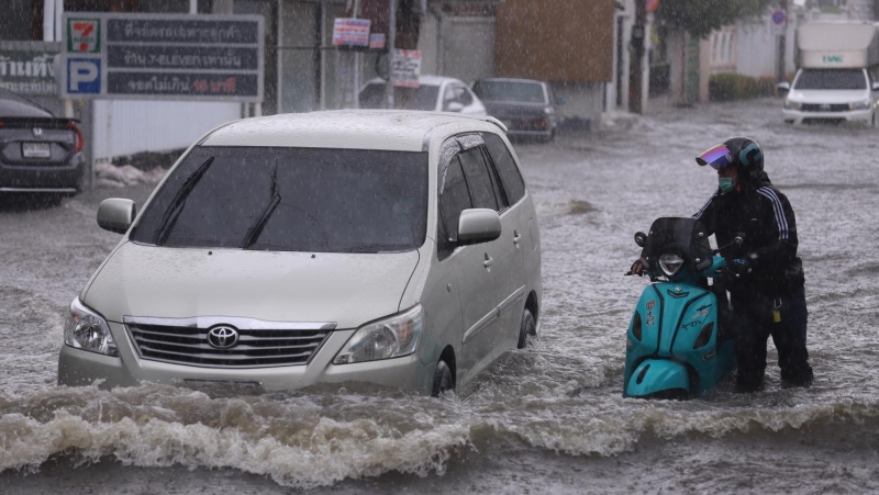 Chadchart takes flak for freak floods in city