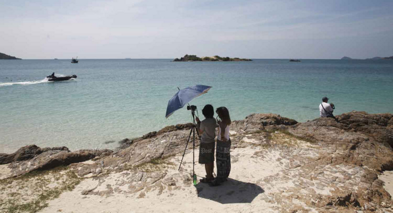 Navy asks women not to wear bikinis on its beaches
