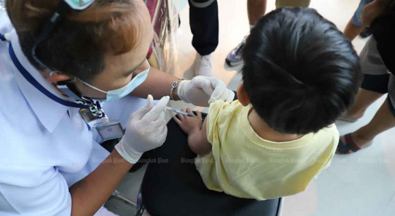Doctors urge COVID jabs for young kids, defend use of favipiravir
