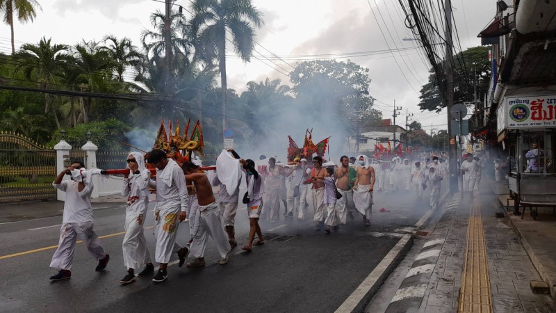 Phuket Veg Fest processions beat the downpours