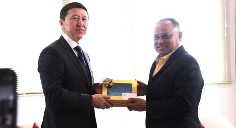 Phuket Governor hosts Kazakh Ambassador