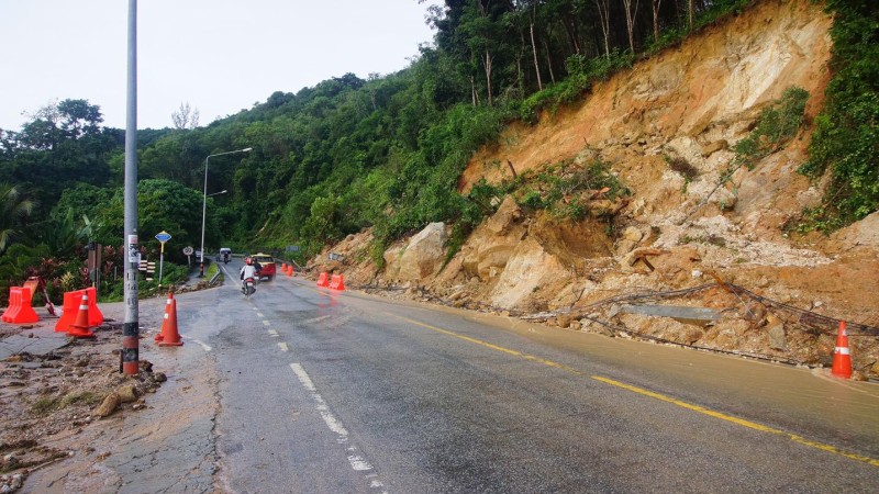 Kamala - Patong road reopens, minor flooding persists