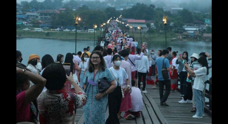 Long weekend boosts profits