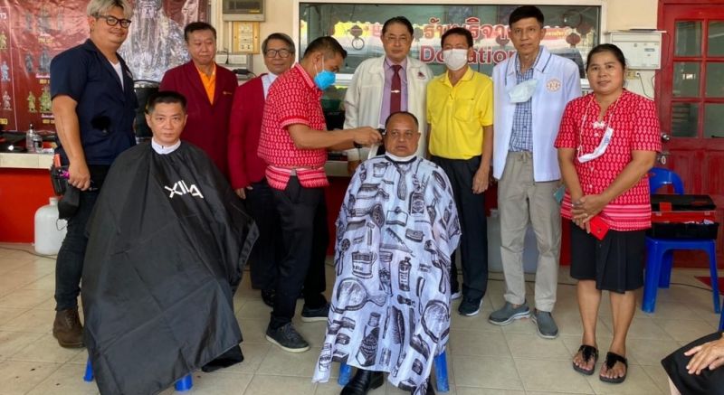Phuket students offer free repairs and haircuts to flood victims