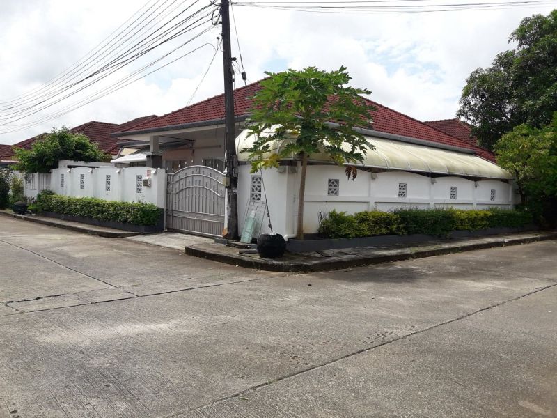FARANG STYLE HOUSE