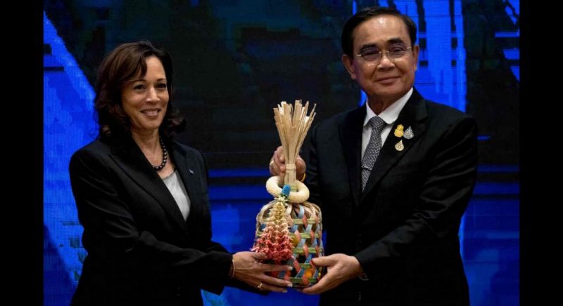 Prayut brings Apec summit to a close