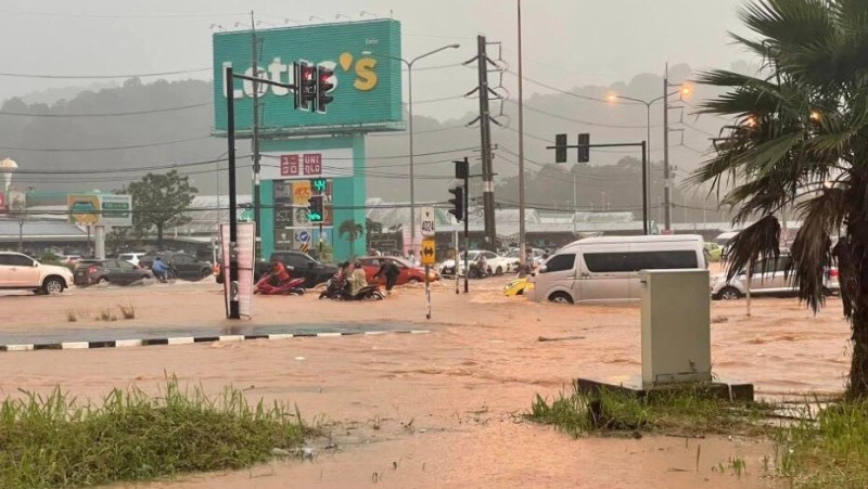 Flash floods hit Phuket ‒ again