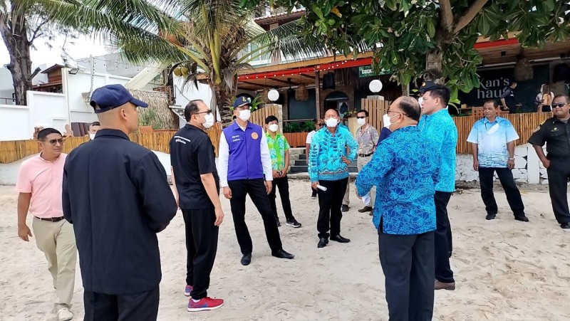 Patong Beach sunbed, massage operators in spat over designated areas