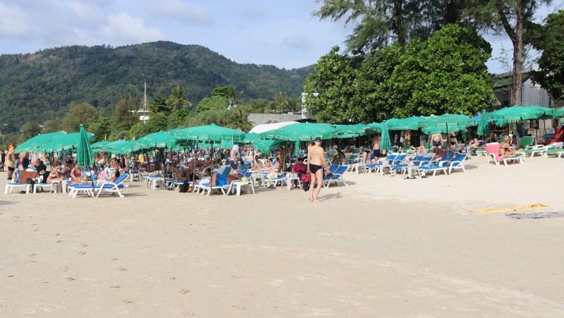 Prab calls for expanding beach operator areas on Patong Beach