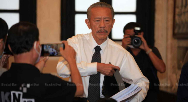 Top brass ‘took bribes’ for triad visas