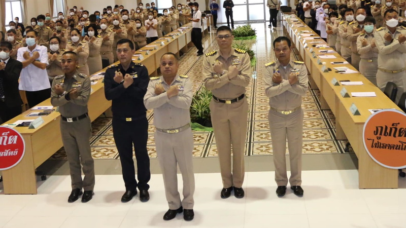 Phuket officials promise to oppose corruption, reject gifts