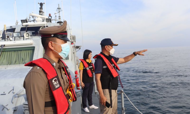 Navy retrieves two bodies off Racha Noi, searches for two more