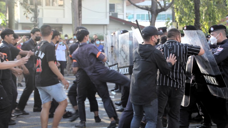 Phuket police stage riot response drill