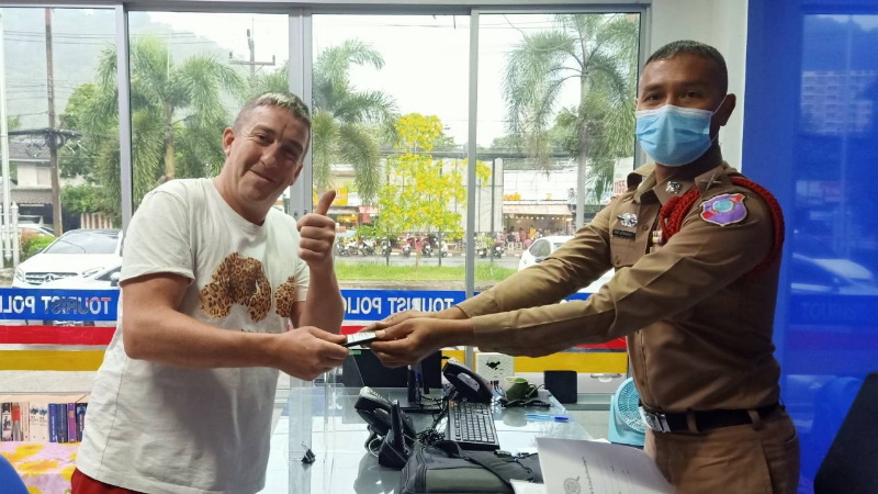 Phuket tourist reunited with lost iPhone