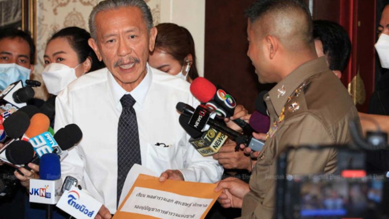 Immigration officers linked to triad visa racket