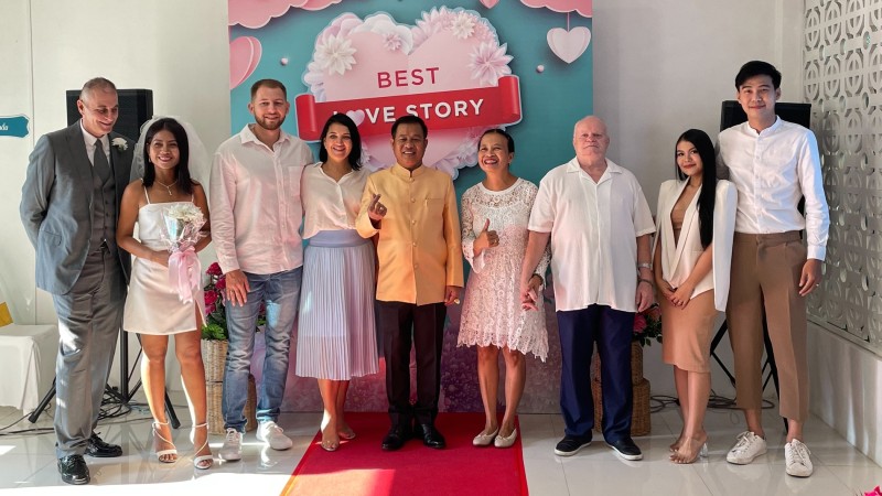 More than 100 couples marry in Phuket on Valentine’s Day