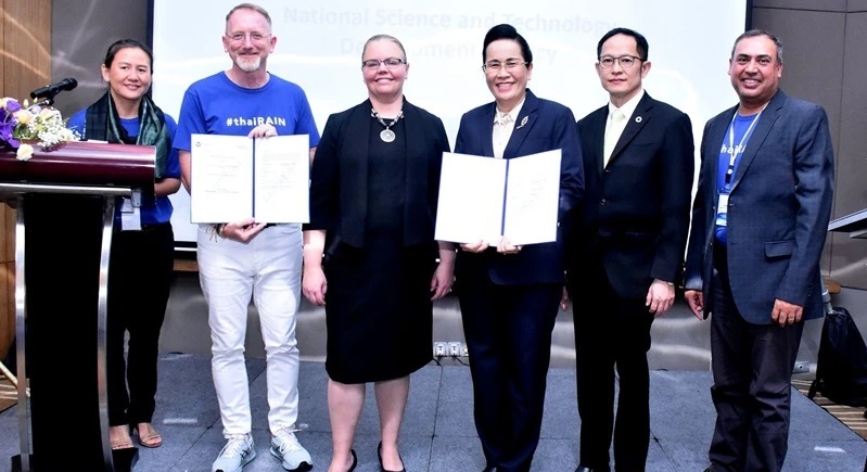 The signing of the Memorandum of Understanding (MoU) between Winrock International and the Southeast Asian Regional Center for Graduate Study and Research in Agriculture (SEARCA) and four Thai entities during the launch event on June 21. Photo: Supplied / Winrock International
