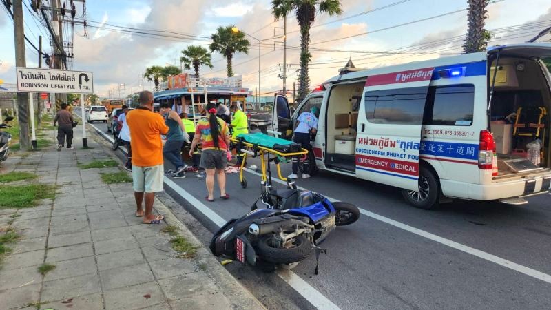 Man, 73, struck by motorbike while boarding songthaew
