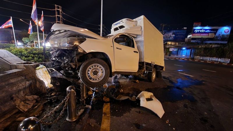 Delivery pickup slams into Heroines Monument barrier