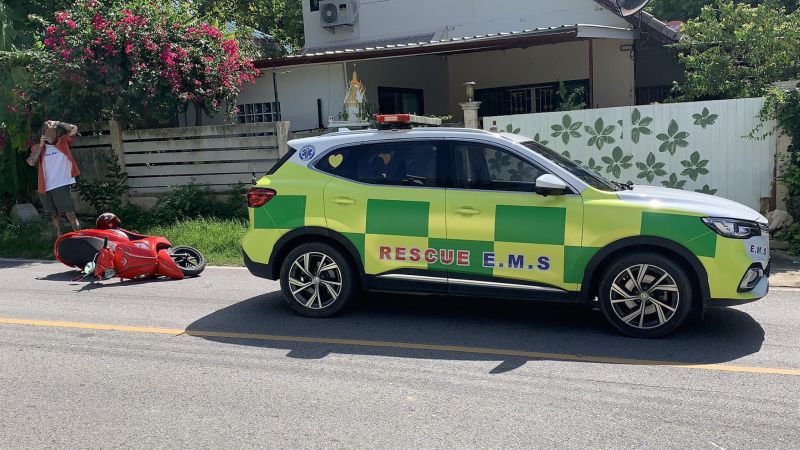 Rawai accident leaves rescue vehicle out of operation