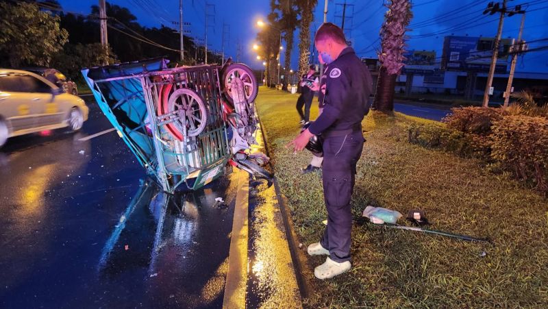 Thai man in hospital after three-vehicle collision in Koh Kaew