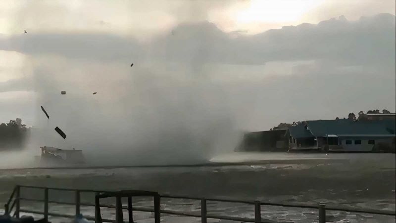 Tour boat hit, sunk by waterspout, 2 missing