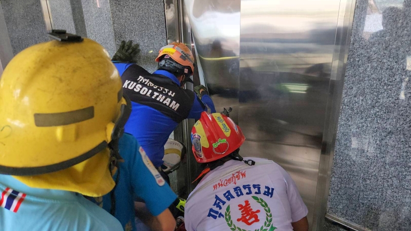 Students rescued after PRU elevator fails